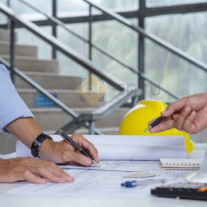 Архитектор работает над проектом инженерной системы